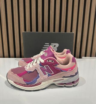 Zapatillas New Balance 2002r Rosa y Morado