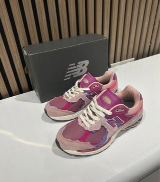 Zapatillas New Balance 2002r Rosa y Morado