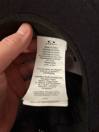 Gorra Oakley Negra y Gris Camuflaje