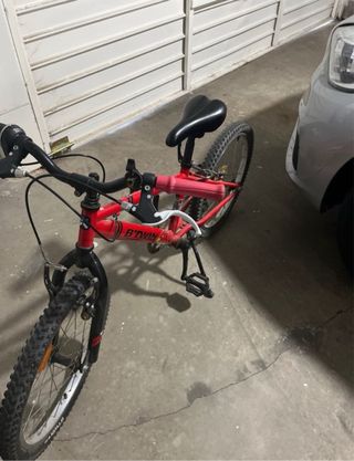 Bicicleta infantil roja B'TWIN
