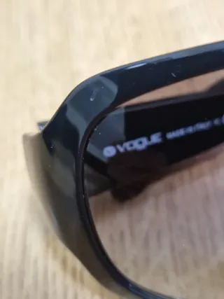 Gafas de sol Vogue negras y marrones