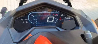 Moto Scooter Negra y Naranja,kymco dtx 360,125cc.