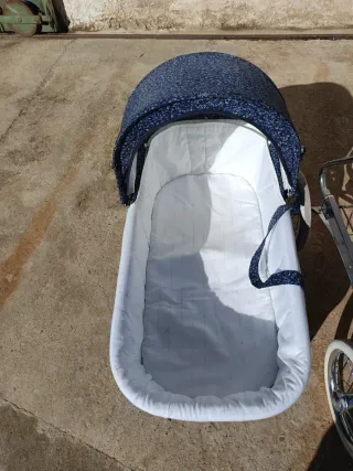 Carro de paseo para bebé azul marca Arrue