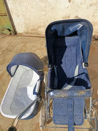 Carro de paseo para bebé azul marca Arrue