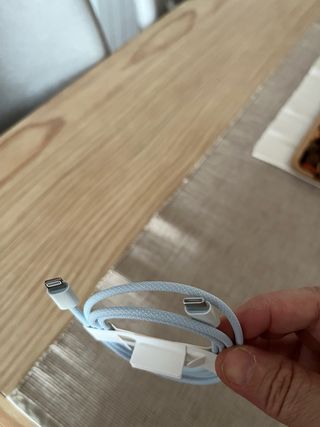 Teclado, ratón y cable USB-C Apple azul