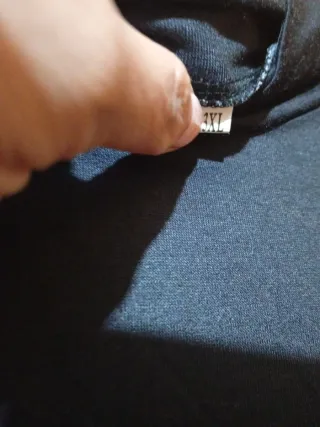 Vestido negro cuello alto manga larga