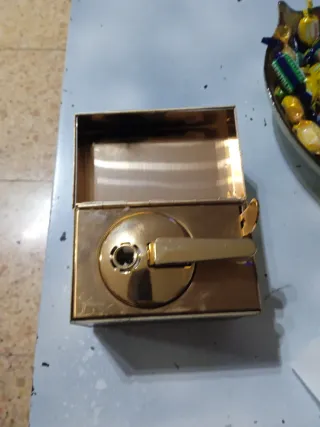 Mechero de mesa dorado mapa mundi