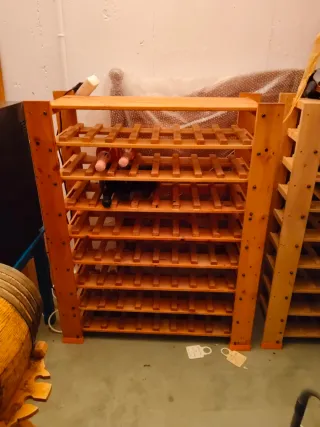 Botellero de madera para 64 botellas