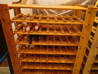 Botellero de madera para 64 botellas