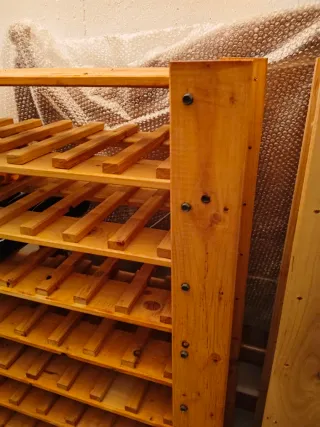 Botellero de madera para 64 botellas