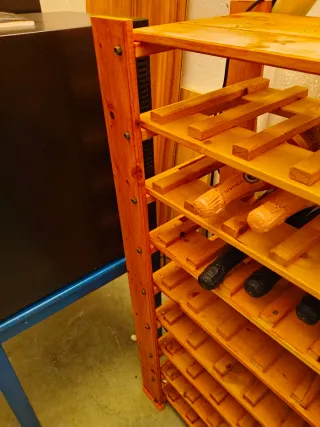 Botellero de madera para 64 botellas