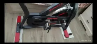 Bicicleta Estática Negra y Roja