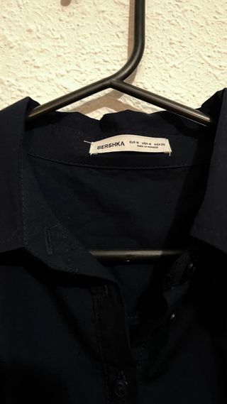 Camisa azul marino ajustada, Bershka