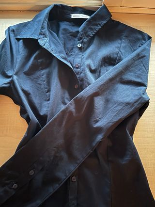 Camisa azul marino ajustada, Bershka personalizada