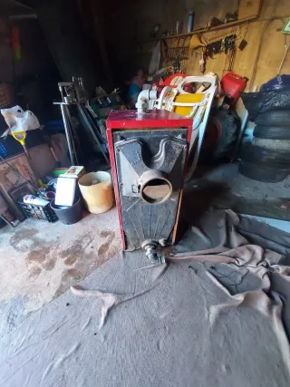 Caldera carbón/leña roja y negra