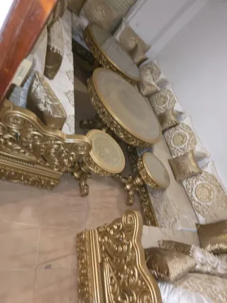 Salón Marroquí Sofá Beige y Dorado