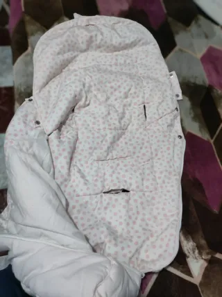 Chichonera y saco de bebé niña