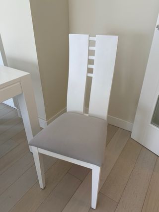 Mesa y 4 Sillas Comedor