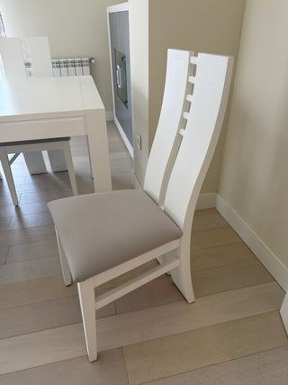 Mesa y 4 Sillas Comedor