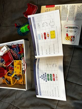 Constructor Electrónico Znatok para Niños