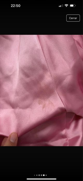 Camisa rosa satinada Con mancha marron