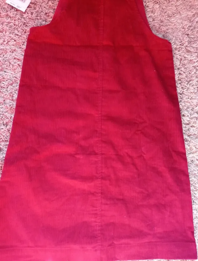 Peto de pana granate con bordados