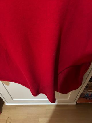 Capa de punto roja cuello alto