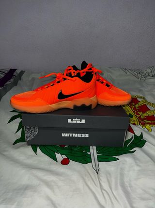 Nike Lebron Witness IX Naranja/Negro