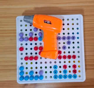 Juego de construcción creativo 4 en 1. Tornillos