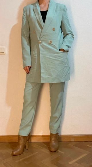 Traje chaqueta y pantalón Stradivarius verde