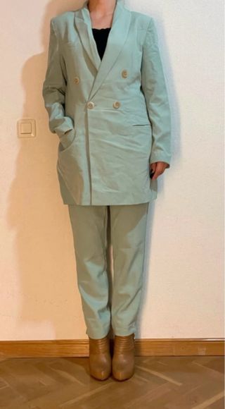 Traje chaqueta y pantalón Stradivarius verde