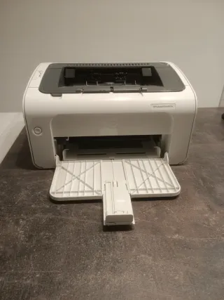 Impresora HP LaserJet Pro M12w con 3 tóners.