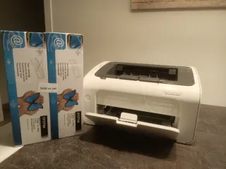 Impresora HP LaserJet Pro M12w con 3 tóners.