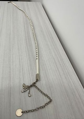 Cintura con borchie e ciondoli