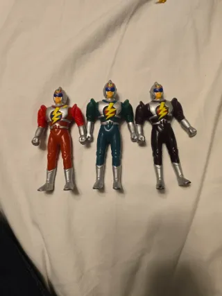 3 Figuras Power Rangers raros asi como chinos