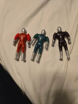 3 Figuras Power Rangers raros asi como chinos