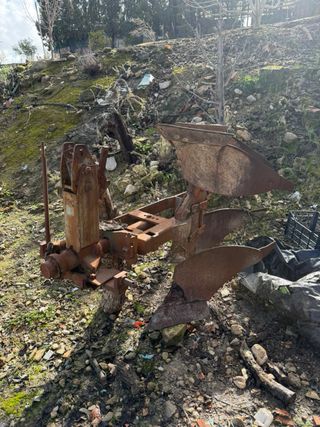 Arado de 2 vertederas