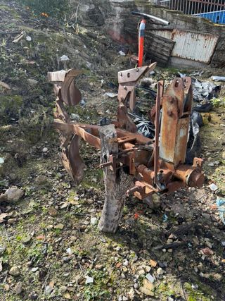 Arado de 2 vertederas