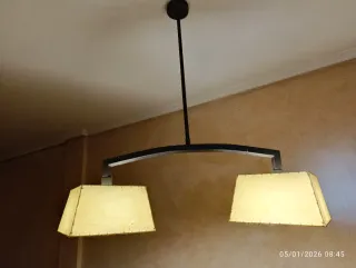 Lámpara de salón beige y negra