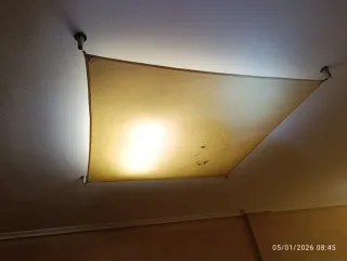 Lámpara de salón beige y negra