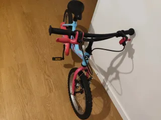 Bicicleta infantil azul y rosa