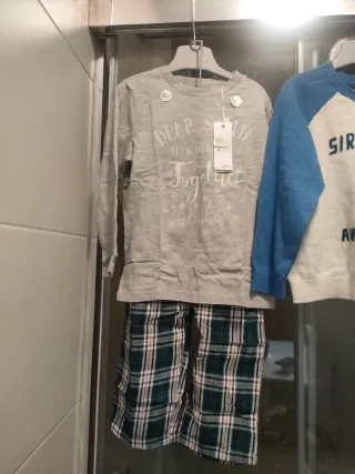 Pijama y jersey talla 4