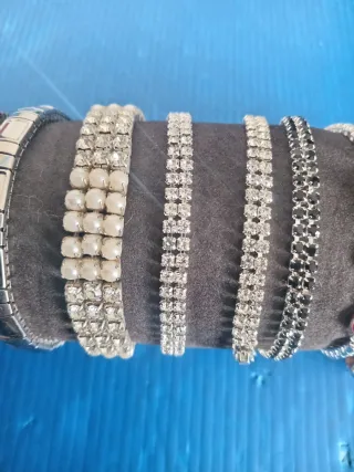 Collana acciaio 100% bijoux. N. 1 collana €, 2,00