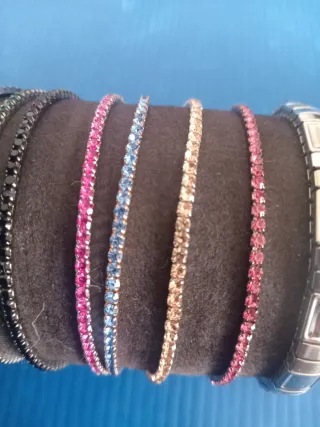 Collana acciaio 100% bijoux. N. 1 collana €, 2,00