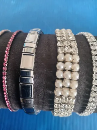 Collana acciaio 100% bijoux. N. 1 collana €, 2,00