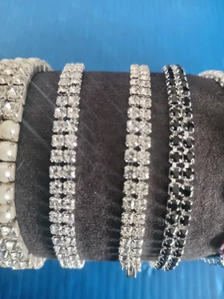 Collana acciaio 100% bijoux. N. 1 collana €, 2,00