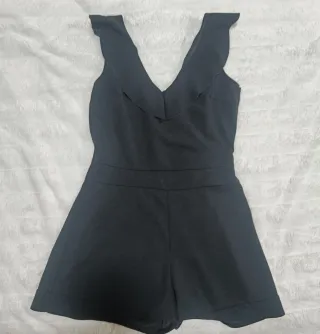 Mono corto volantes negro