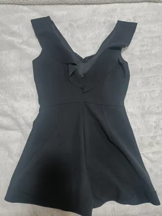 Mono corto volantes negro