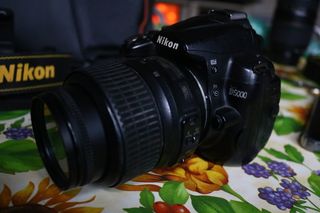 Nikon D5000 con 2 batterie