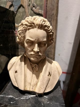 Supporti per libri classici con musicisti + figura di Mozart